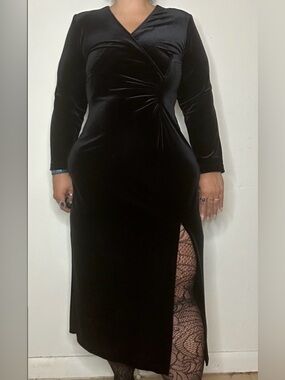 Signature by Robbie Bee Long Sleeve Stretch Velvet Dress Plus Size 18W